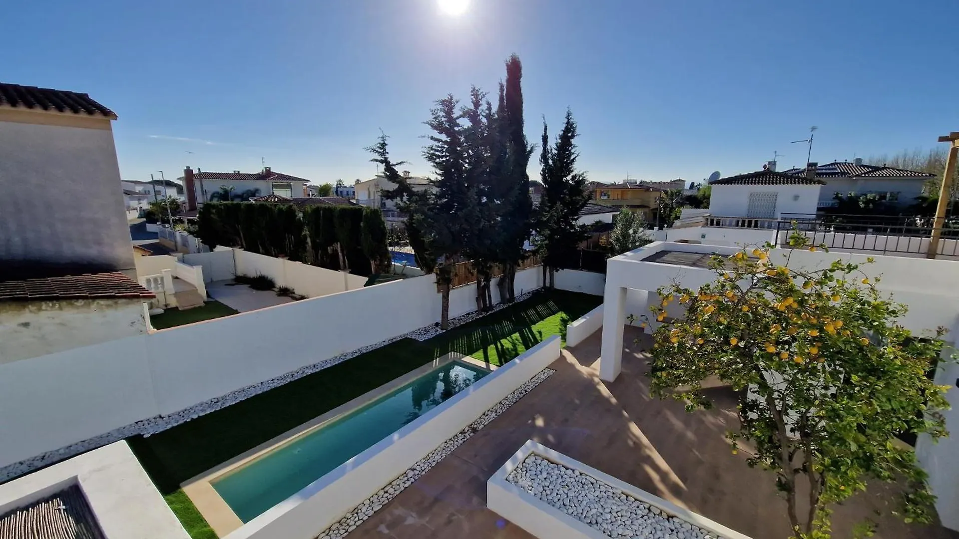 Apartment Gorgot P1 I Apartamento Con Terraza Y Piscina Comunitaria Cerca De La Playa Empuriabrava Spain