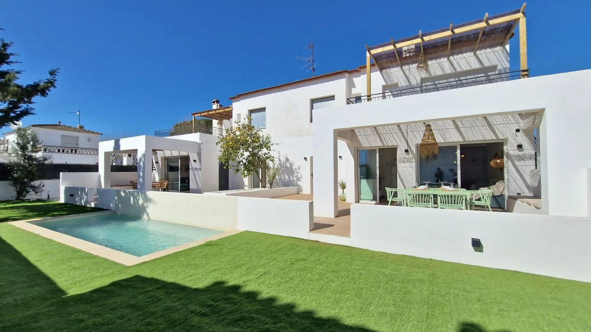 Apartment Gorgot P1 I Apartamento Con Terraza Y Piscina Comunitaria Cerca De La Playa Empuriabrava